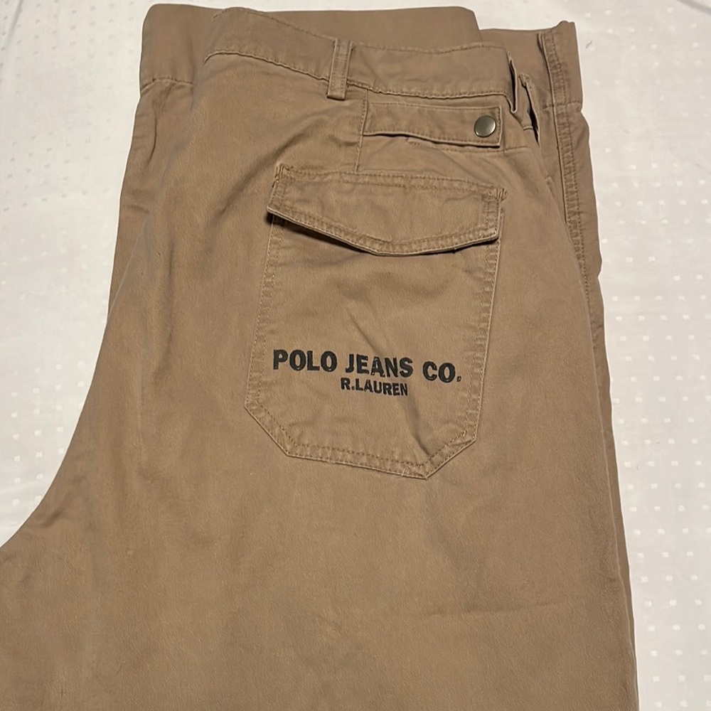 Men’s khaki pants